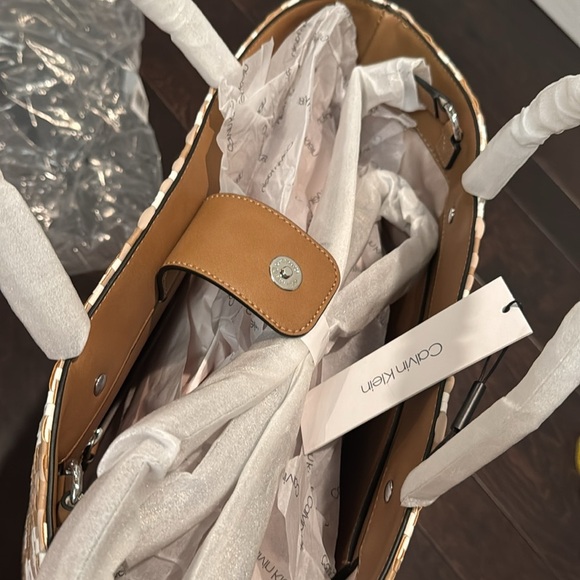 Calvin Klein Brown and White Woven Tote Bag NWT - Picture 13 of 16